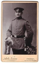 Fotografie Neumann, Zwickau i. Sa., sächsicher Soldat in Uniform Rgt. 13 mit Ba 