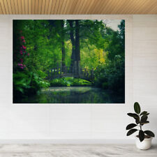 Teich hinter Brücke und