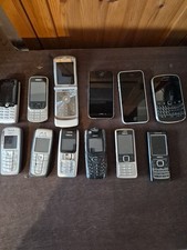 Konvolut an alten Handys