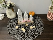 Lichthäuser mit holztablett - lichthäuser,
