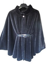 Schöner weiter Poncho Jacke