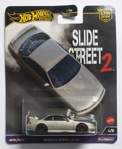 Hot wheels premium - nissan, 240
