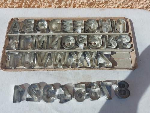 Buchstaben und ziffern - und,