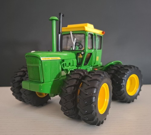 John deere 7020 - john,