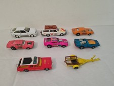 7 Matchbox Modell Autos + 1 Bootsanhänger