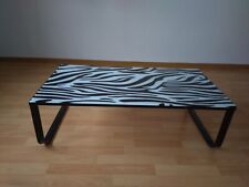 Glastisch mit Zebramuster 