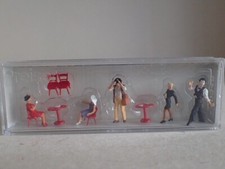 Preiser Pantomime Straßencafe Sitzende Stuhl Tisch Gastro 10348 H0 1:87 OVP 5Fig