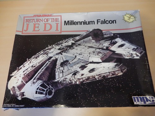 Star wars millenium falcon - star,