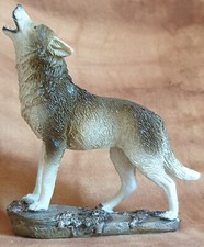 1 Stehender, heulender Wolf 