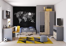 Set aus Bett, Kleiderschrank