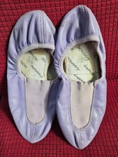 Gymnastikschuhe von lappa in fliedefarben .gebraucht mit gummisohle.