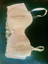 Getragener Spitzen-BH in rosa