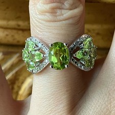 Natürlicher Peridot weißer