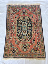 traumhafter Seidenteppich mit Verzierungen