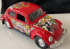 Maisto® Modellauto Volkswagen Beetle Hippie Line rot Top-Zustand