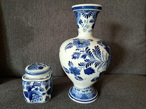Delfter blau vase und - -,