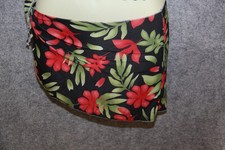 MINI BIKINI ÜBERWURF  TUCH AN EINER SEITE GEBUNDEN GRÖSSE  XS SCHWARZ MIT BLUMEN