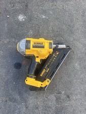 DeWalt DCN692  TYPE 3 18 Volt Zwei Stufen Akku Nagler 90mm (bürstenlos)