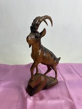 Handgeschnitzter Steinbock aus
