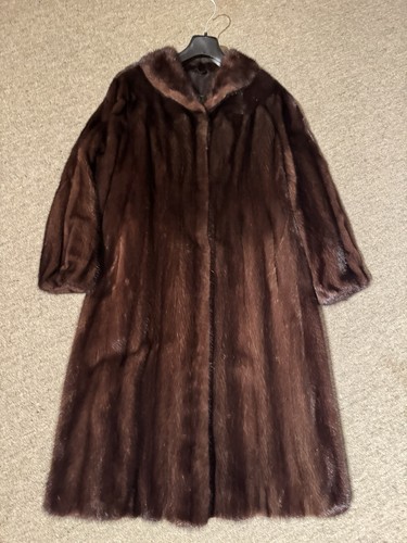 Eleganter nerzmantel saga - eleganter, –