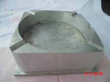 Aschenbecher, Metall, Edelstahl,  1944 Gramm,   14,5 x 15  cm, Höhe 6 cm