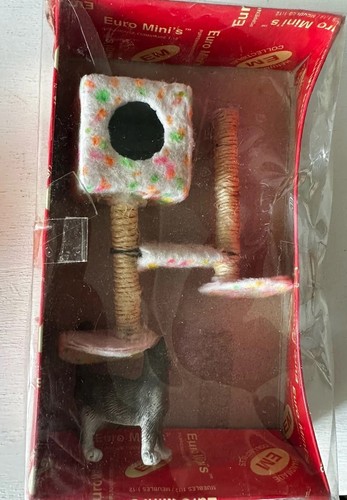 Kratzbaum näpfe mit katze - näpfe,
