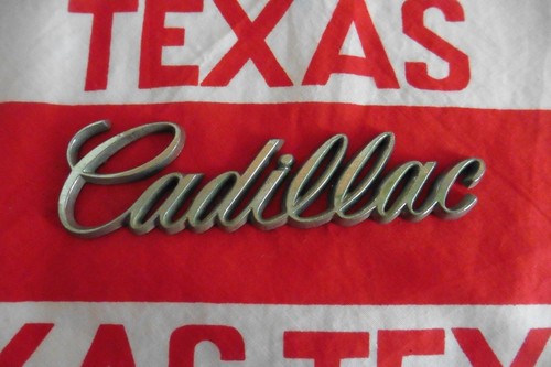 Cadillac schriftzug silber - us,