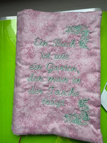 Buchhülle rosa mit stickerrei