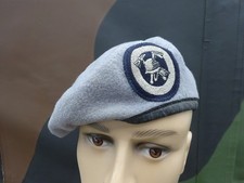 Bundeswehr Barett hellgrau mit Abzeichen der BW Feuerwehr , gebr. Gr. 60