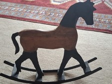 Schönes Deko Schaukelpferd