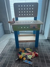 Hape - Meister-Werkbank, multifunktionale Spiel-Werkbank für kleine Erfinder