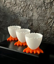 Lustige EIERBECHER auf Füssen