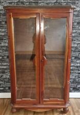 VITRINE SCHRANK GLASTEIL GLASVITRINE MAHAGONI-HOLZ NUSSBAUMTON ANTIK-STIL