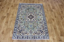 FEINER HANDGEKNÜPFTER