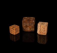 Spielwürfel Gruppe aus Bein aus dem römischen Reich und Mittelalter