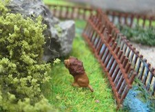 (TL02) Löwe sitzend bemaltes Fertigmodell Figur Spur Z ( 1:220 )