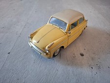 Lloyd Alexander TS, gelb, Dach weiß, 1:18, Revell