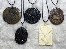 Jade geschnitzt Halskette Lederband Chinesische alte Jade Feng Shui Amulett