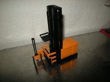 1:35 NZG Seiten Stapler ohne VP