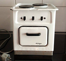 Heiliger Spielzeug Ofen Herd Backofen mit viel Zubehör - kocht echt 