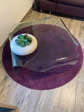 Couchtisch aus einem Blattglas