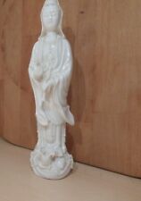 asiatische Guanyi Skulptur älter Blanc de Chine Porzellan weiß Göttin Barmherzig