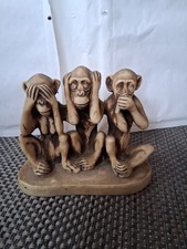 Große Skulptur drei weise