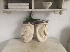 2 alte urige Bäckerhandschuhe