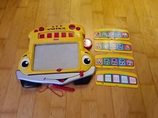 Magische Schulbus-Zaubertafel mit Sound und Schablonen