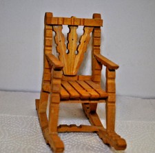 Holz Stuhl -  Schaukelstuhl  für  Puppenhaus 
