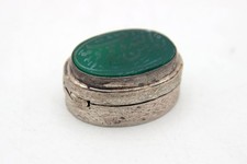 Alte Pillendose mit arabischer Inschrift auf grünem Stein mit Punze 900er Silber