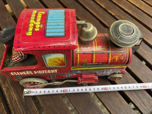 Lokomotive aus blech mit - blech, motor