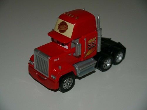 Disney pixar cars - pit, crew
