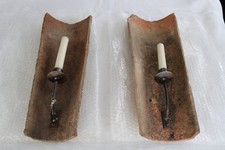 Zwei antike dekorative Mönch Nonnen Ziegel Dachziegel Kerzenhalter Wandkerzenh.